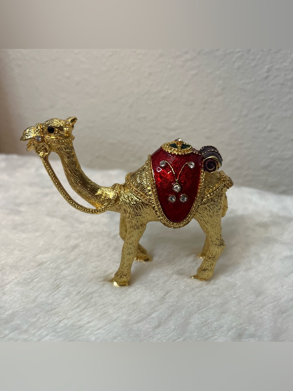 Camel Jeweled Trinket Ring Box Gold Tone Magnet Clasp